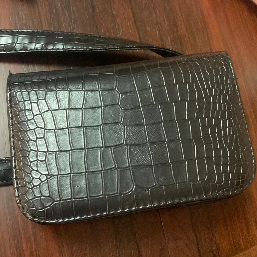 Badiya Belt Bag Embossed Vegan Fanny Pack Faux Leather NWOT EUC - Picture 1 of 14